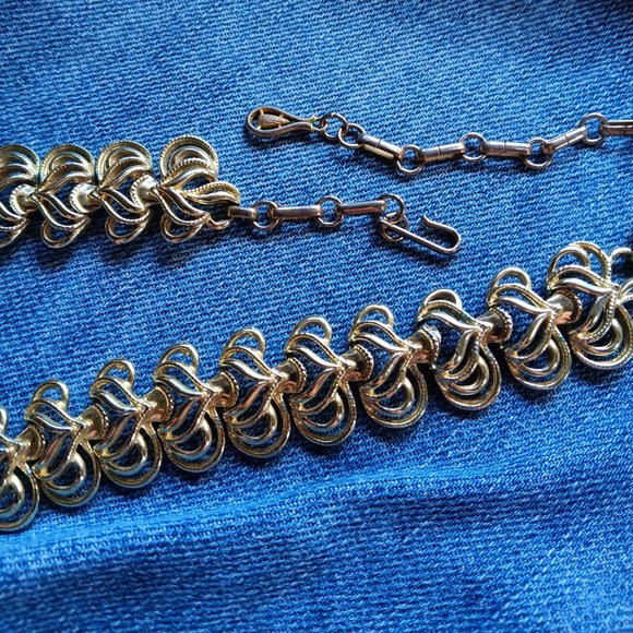 Coro Vintage Goldtone Necklace - Picture 11 of 11